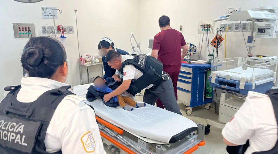 Policías de Escobedo auxilian a menor inconsciente 1 644492922 1281186567255198 6352832318913514550 n