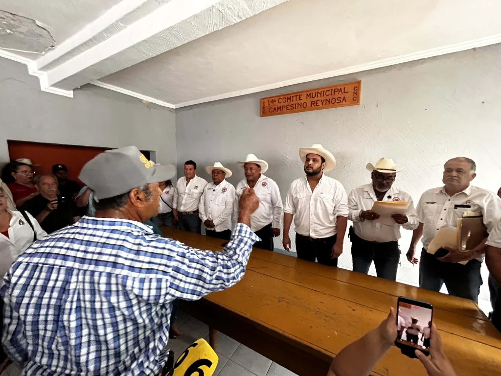 A la fuerza cenecistas toman comité campesino de Reynosa 2 644510562 1590726005377990 4024642967769032313 n
