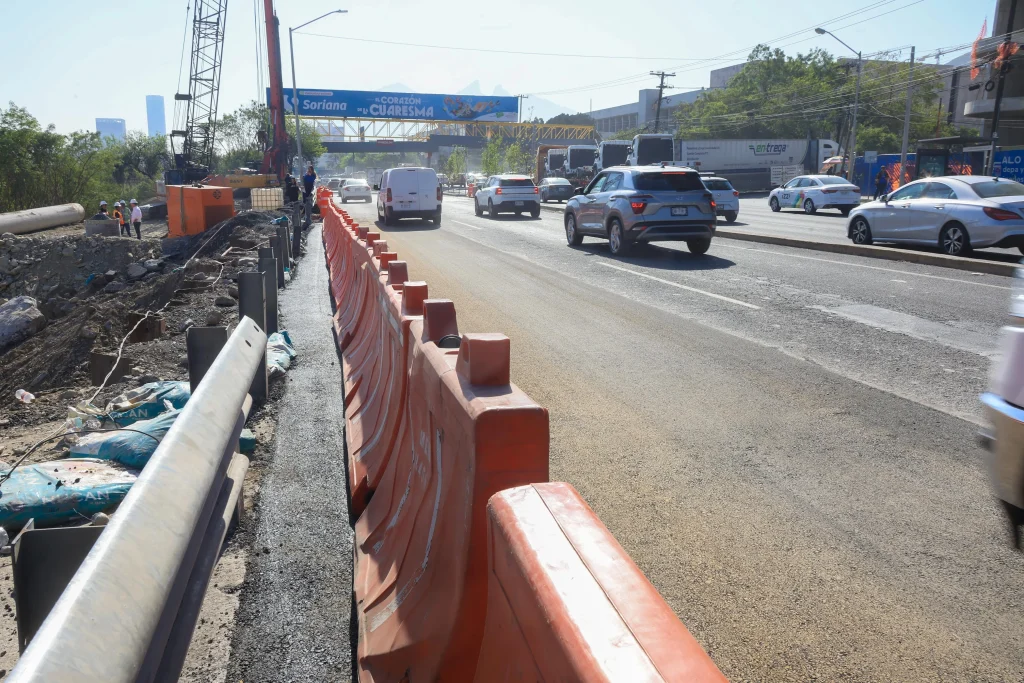 Reabren carril exprés de Morones Prieto afectado por obra Estatal 1 648229076 2981844868675580 3008808264176481600 n