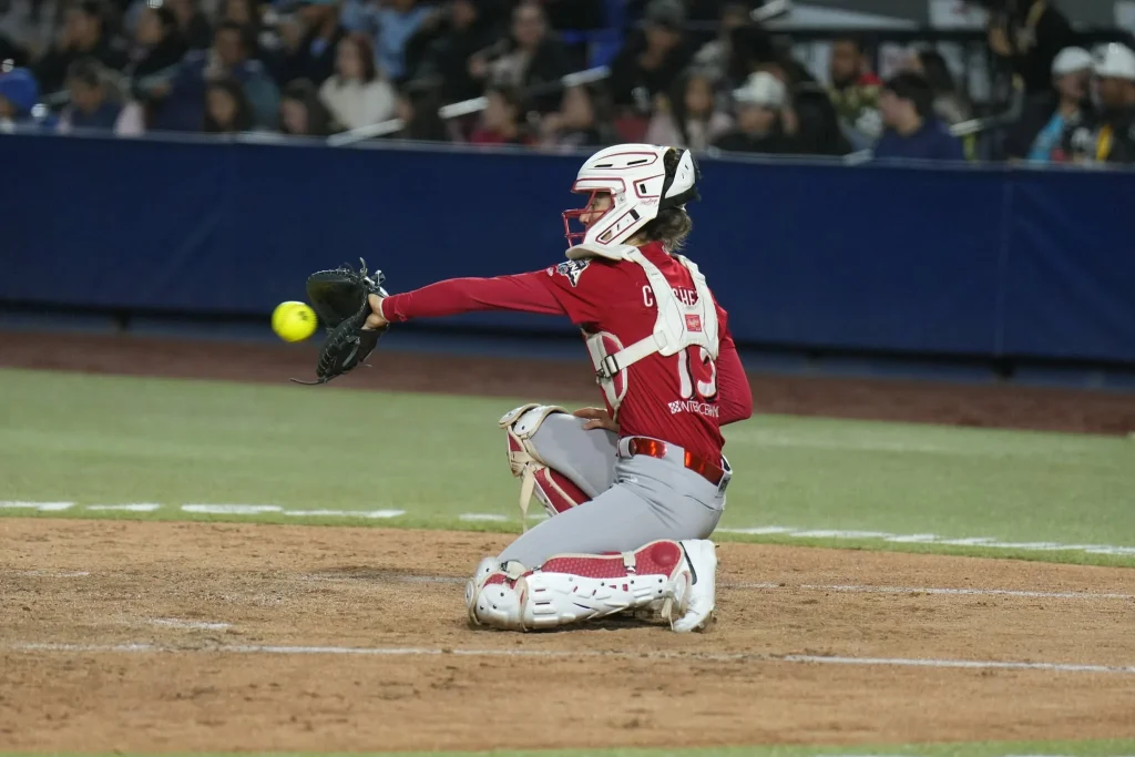 Vence Sultanes a Diablas en el primer juego de Serie de la Reina 12 649350210 2146805685893033 164949104367181650 n