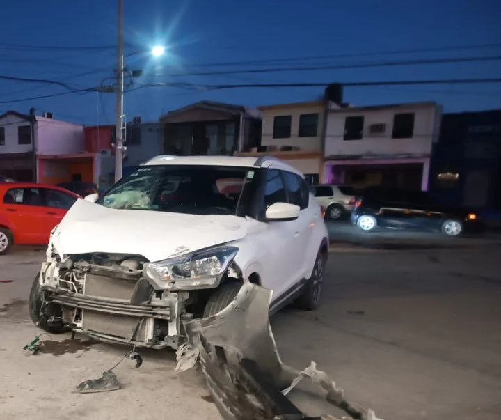 Conductores se impactan en tiendas de autoservicio 1 650107271 1280714444123628 8107113654379151383 n