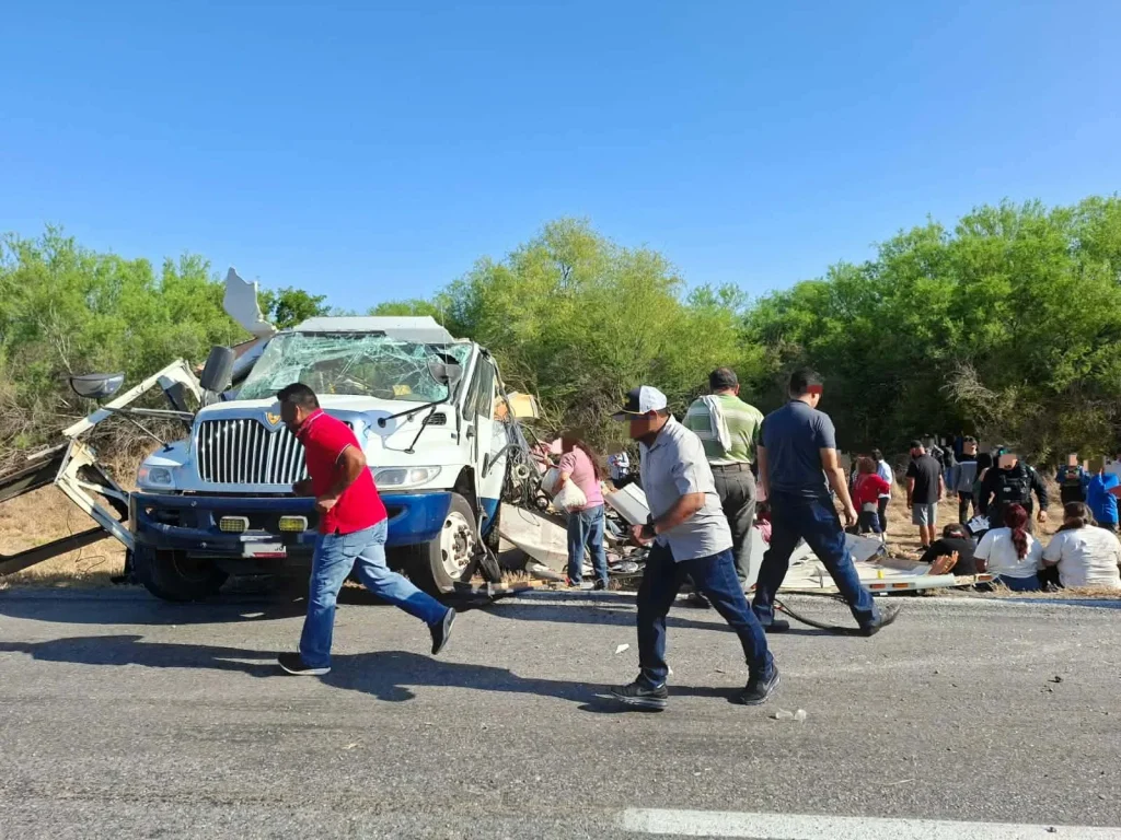 Atienden accidente con 15 lesionadas en la Carretera Federal 101 2 650128425 926796450306572 6417009063693666001 n