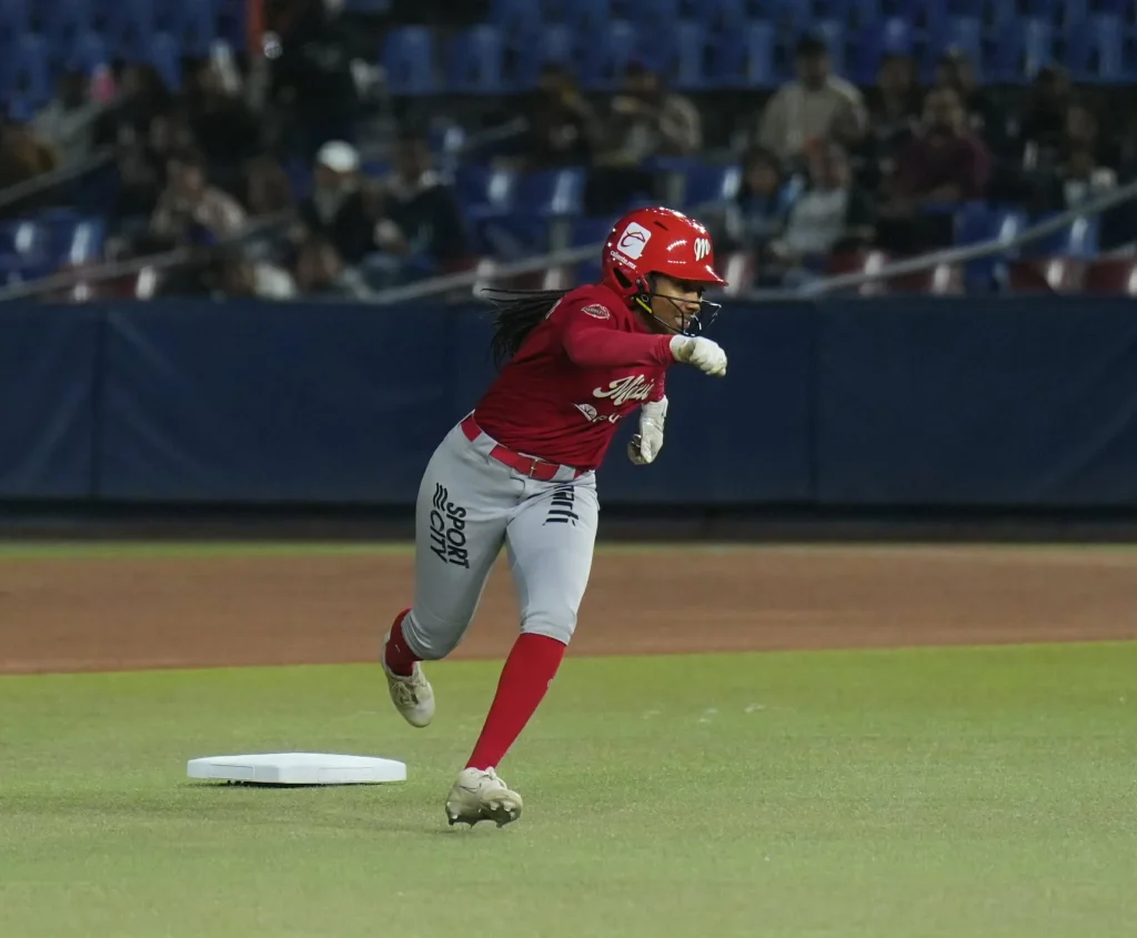 Vence Sultanes a Diablas en el primer juego de Serie de la Reina 5 650224457 2349744148769458 3833060052794341414 n