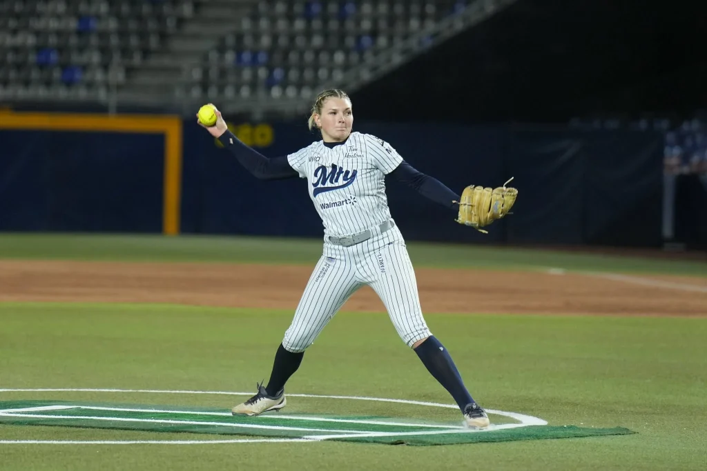 Vence Sultanes a Diablas en el primer juego de Serie de la Reina 7 650337434 1596608264928024 8045920208286270972 n
