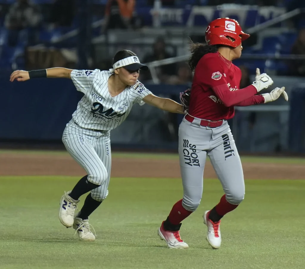 Vence Sultanes a Diablas en el primer juego de Serie de la Reina 3 652852264 2673499669698964 3058144769601840249 n