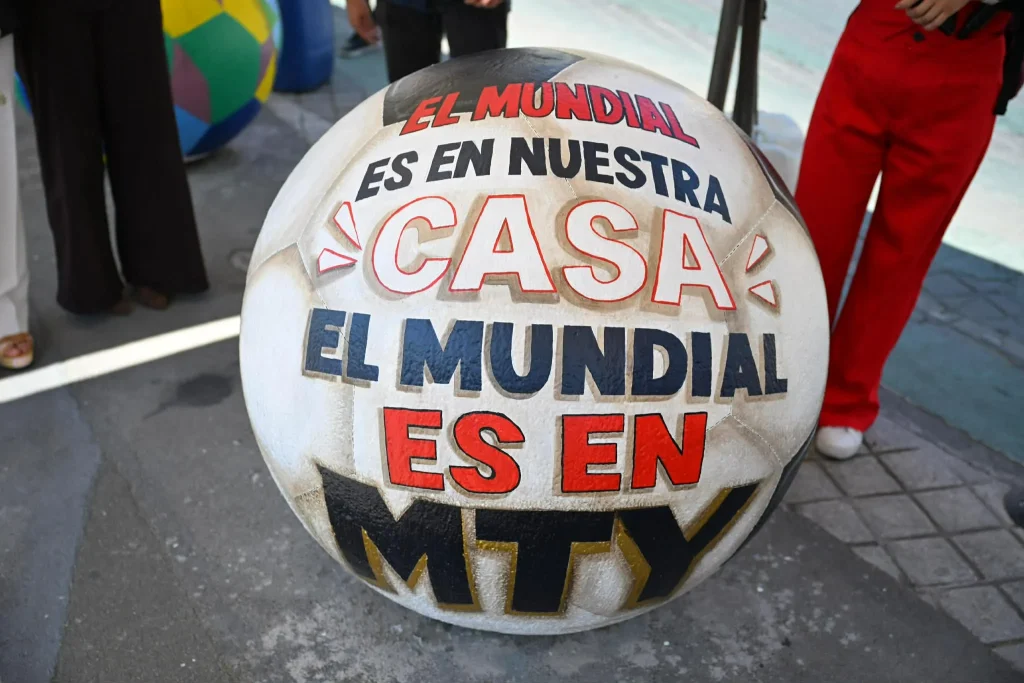Artistas locales intervienen 31 balones en Monterrey 3 653394935 1453710726427635 6526059920095269572 n