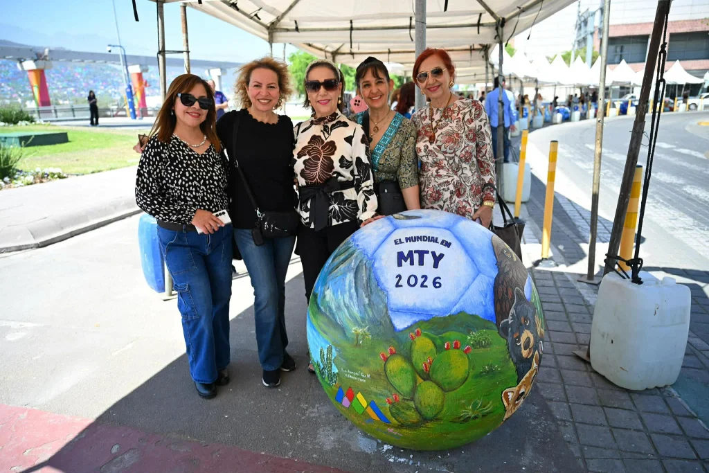 Artistas locales intervienen 31 balones en Monterrey 4 653416479 934818122262088 8569509308429386875 n
