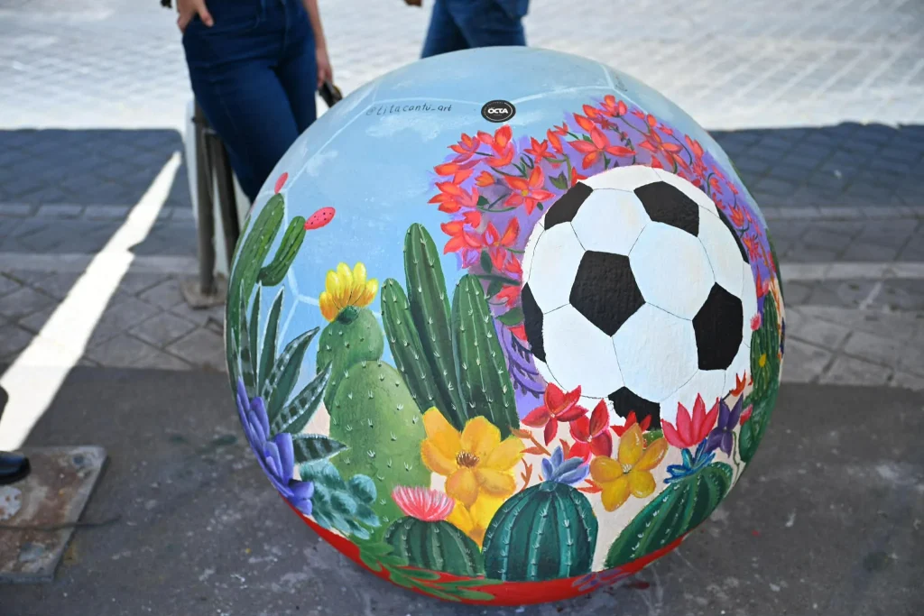 Artistas locales intervienen 31 balones en Monterrey 1 653530218 962633252989791 1828751024272431080 n