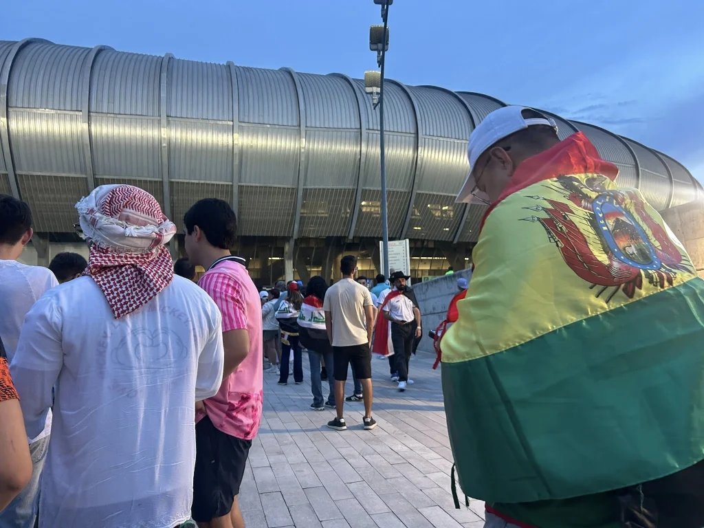Bolivianos e iraquíes hacen sentir el Mundial en Monterrey 4 655662768 2039313373317069 4264123177052570088 n