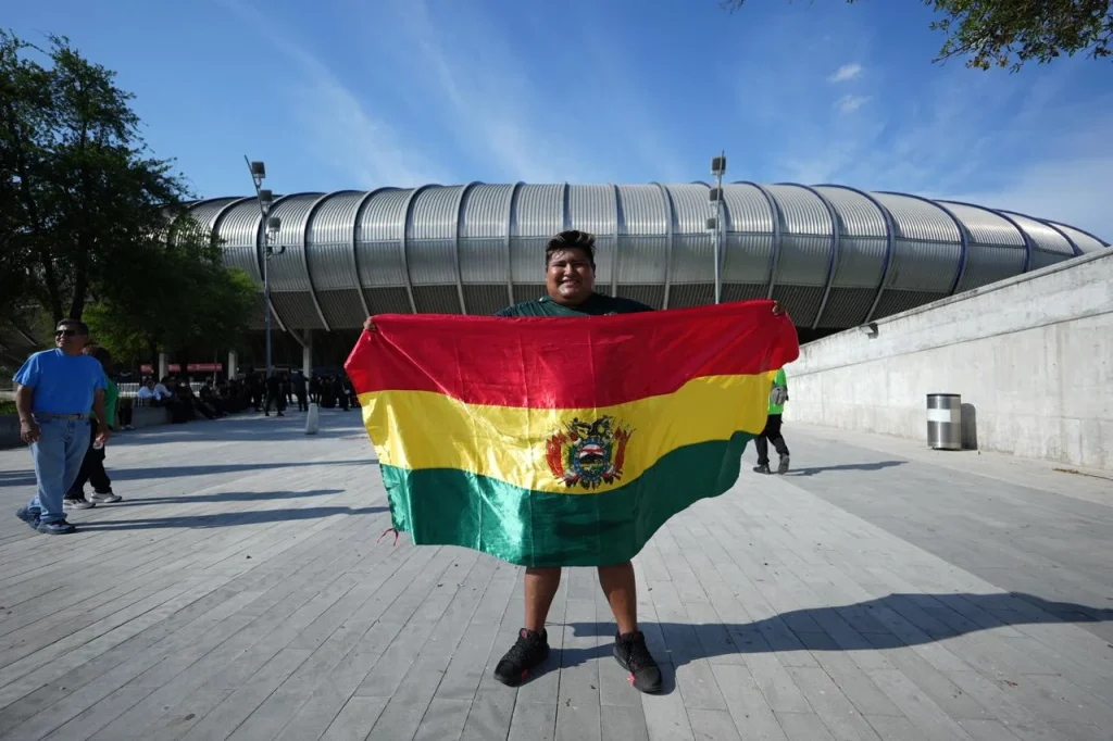 Bolivianos e iraquíes hacen sentir el Mundial en Monterrey 5 657421877 1447348587438368 5271520840240423856 n