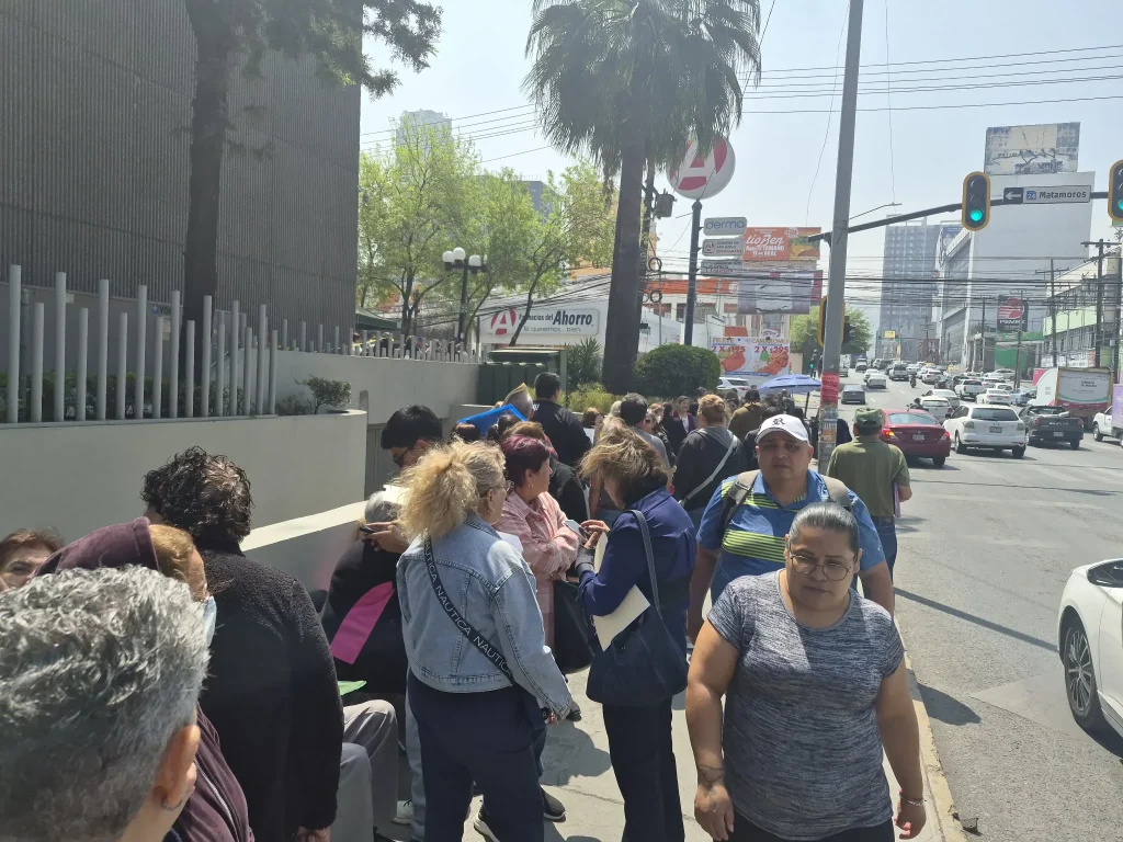 Continúa trámite legal en Isssteleón para maestros jubilados 4 657451204 2393087774488333 4276097488914132264 n