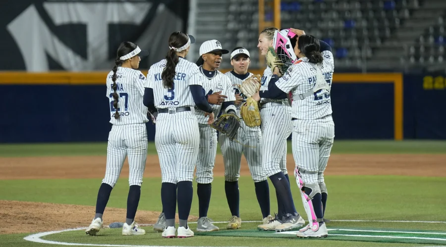 Apoyadas de sus mejores pitchers, Sultanes Femenil consiguió un emocionante triunfo 2-1 en extra innings para llevarse el primer juego en la Serie de la Reina ante Diablos Rojos en el Walmart Park