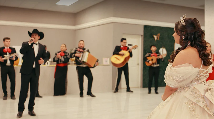 Lleva Bobby Pulido campaña a quinceañeras en el Valle de Texas 1 BOBBY 2