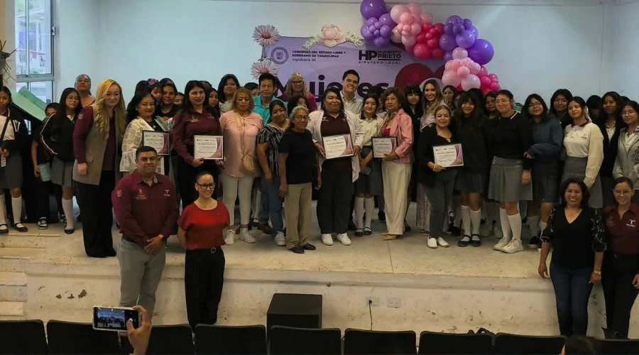 CABEZA Lleva Humberto Prieto conferencia “Mujeres que transforman” a estudiantes reynosenses Por Tania Castillo Reynosa, Tamaulipas Con motivo del Día Internacional de la Mujer, el Presidente d
