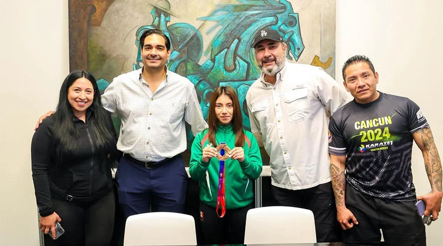 Felicita Carlos Peña Ortiz a Dania Jimena Estudillo por su triunfo deportivo 1 DANIA JIMENA 2bb