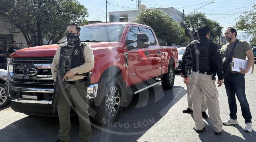 Derivado de una carpeta de investigación integrada por un presunto delito de extorsión, elementos de la Fiscalía Especializada Antisecuestros, llevan a cabo un cateo en un negocio de autopartes ub