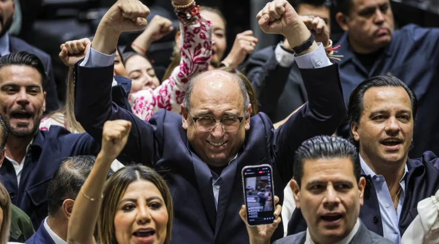 El pleno de la Cámara de Diputados desechó el dictamen de la reforma electoral propuesta por la presidenta Claudia Sheinbaum, al no alcanzar mayoría calificada.