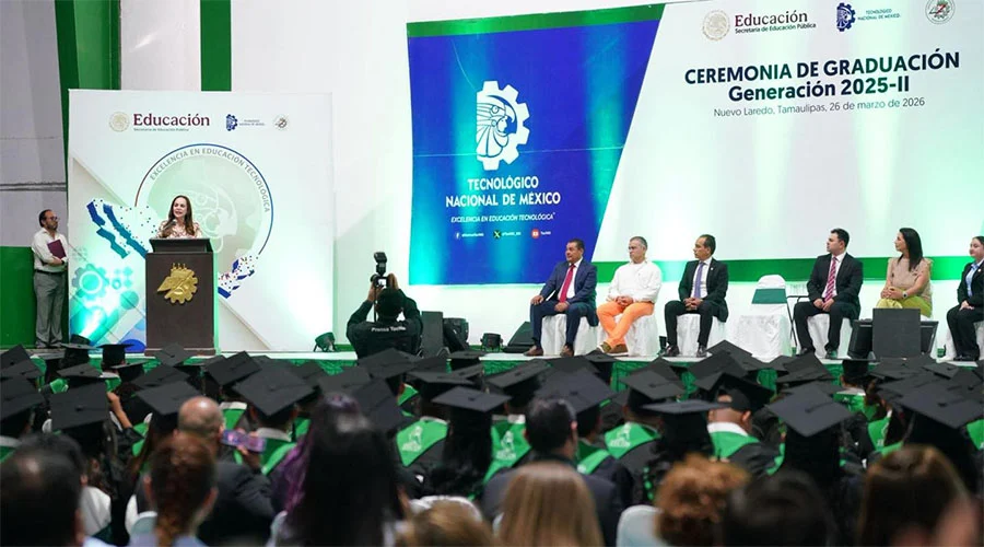 Carmen Lilia reitera compromiso con jóvenes graduados del Tec de Nuevo Laredo 1 GRADUACION 890sd