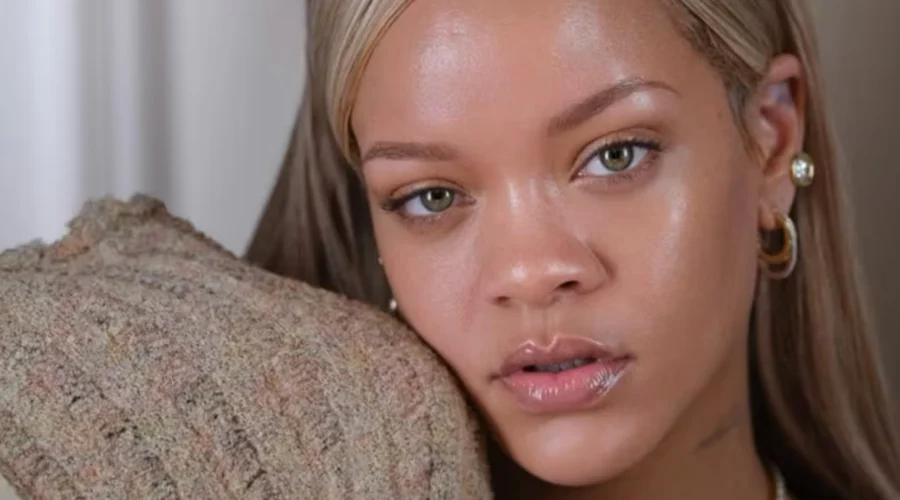 La justicia estadounidense podría imponer cadena perpetua a Ivanna Ortiz, la mujer acusada de disparar contra la residencia de Rihanna, según documentos judiciales obtenidos por medios locales.