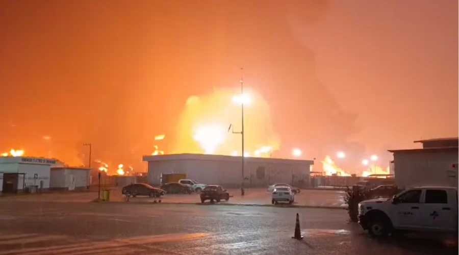 La presidenta Claudia Sheinbaum Pardo informó que ya fue sofocado el incendio que se registró esta mañana en la refinería Olmeca, en Paraíso, Tabasco, e indicó que no hay afectaciones y que opera