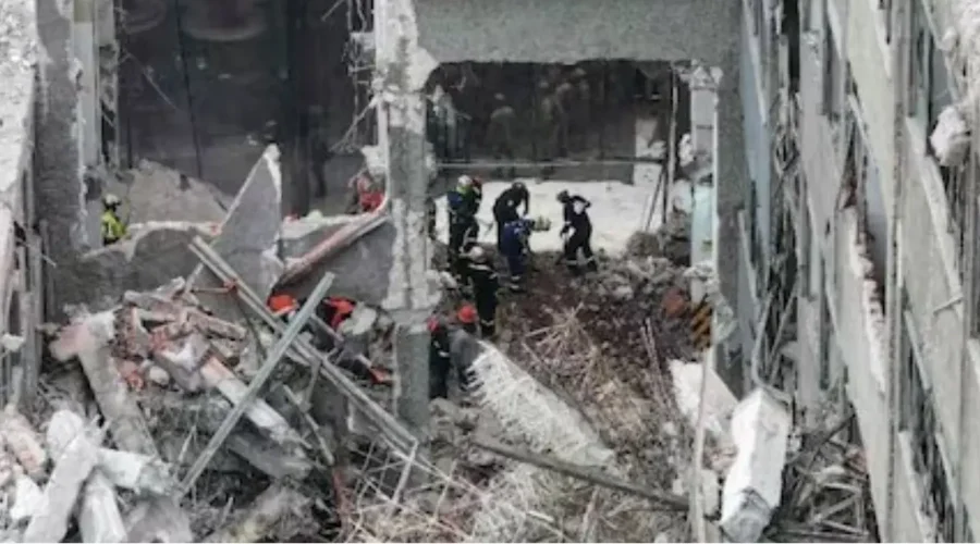 La secretaria de Gestión Integral de Riesgos y Protección Civil, Myriam Urzúa, confirmó el hallazgo sin vida del último trabajador en el edificio colapsado en la colonia Tránsito, Cuauhtémoc.
