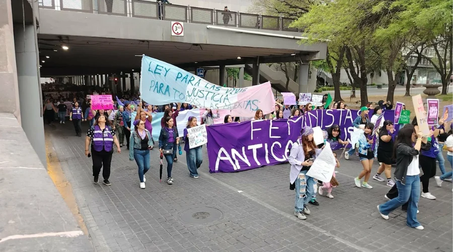 Las movilizaciones realizadas en el marco del Día Internacional de la Mujer en Nuevo León concluyeron con saldo blanco, al no registrarse personas lesionadas ni detenidas durante la jornada domini