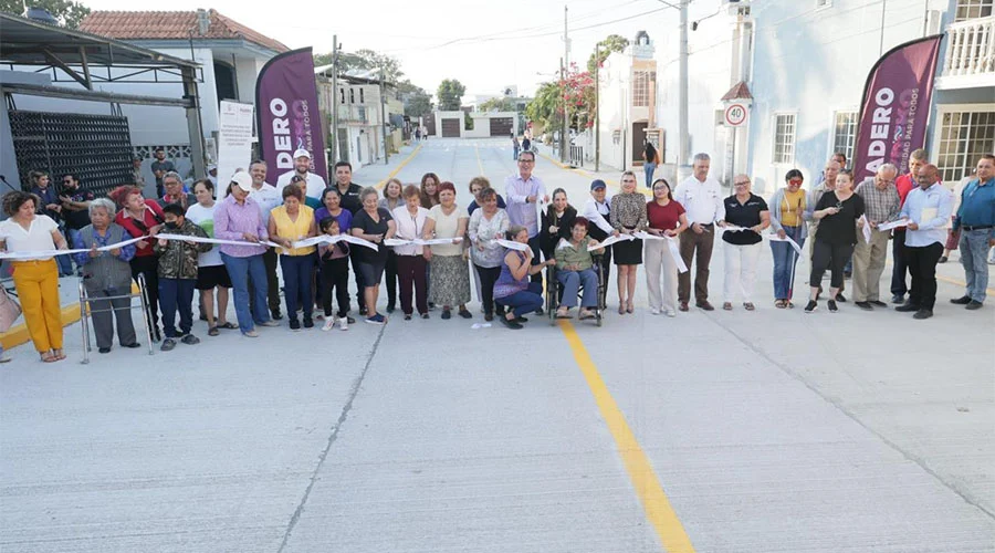Erasmo responde a más compromisos con el pueblo; entrega obras de pavimentación 1 MADERO 2ggb