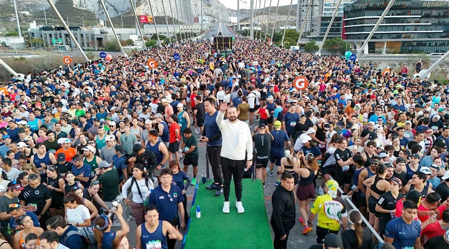Más de 6 mil corredores participan en el Primer Medio Maratón 21K de San Pedro 1 MARATON 2bb