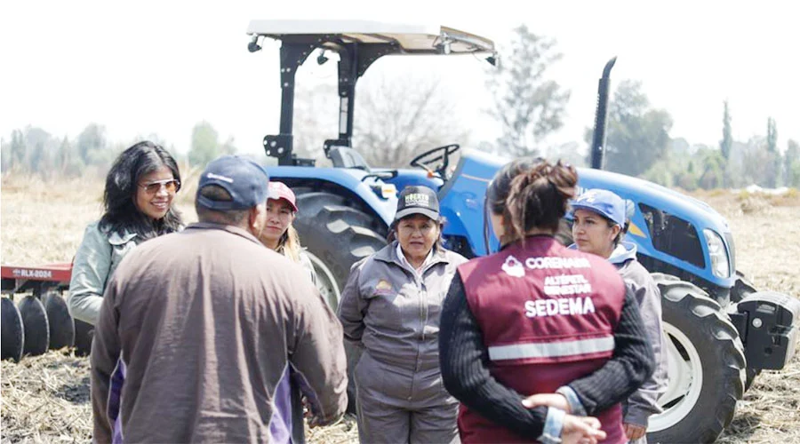 Mujeres del campo aprenden a operar tractores y rompen estereotipos en México 1 MUJER 2bb2