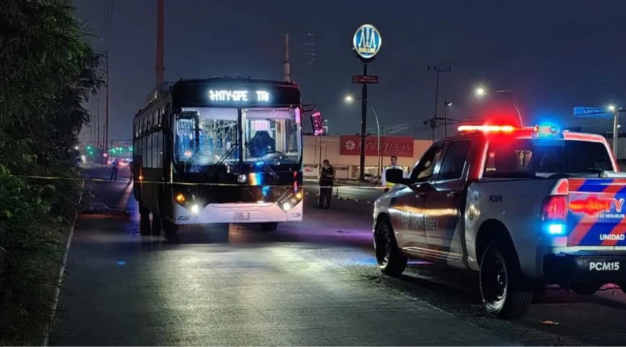 Muere mujer atropellada en la Ecovía en Monterrey