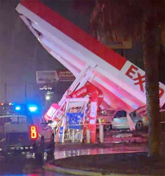 Colapsa techo de gasolinera tras tormenta con granizo en el Condado Starr 1 TECHo 2bb