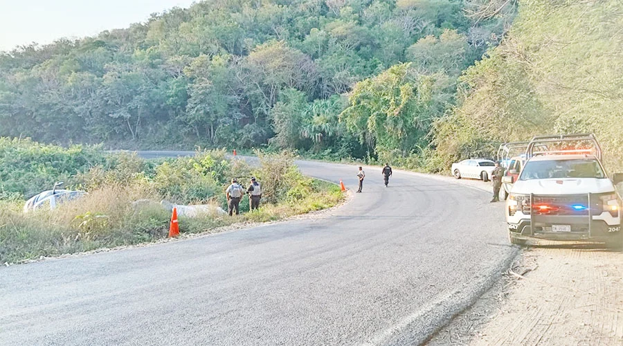 Guardia Estatal atiende volcadura en la Carretera Federal 80 1 TRAILER 88