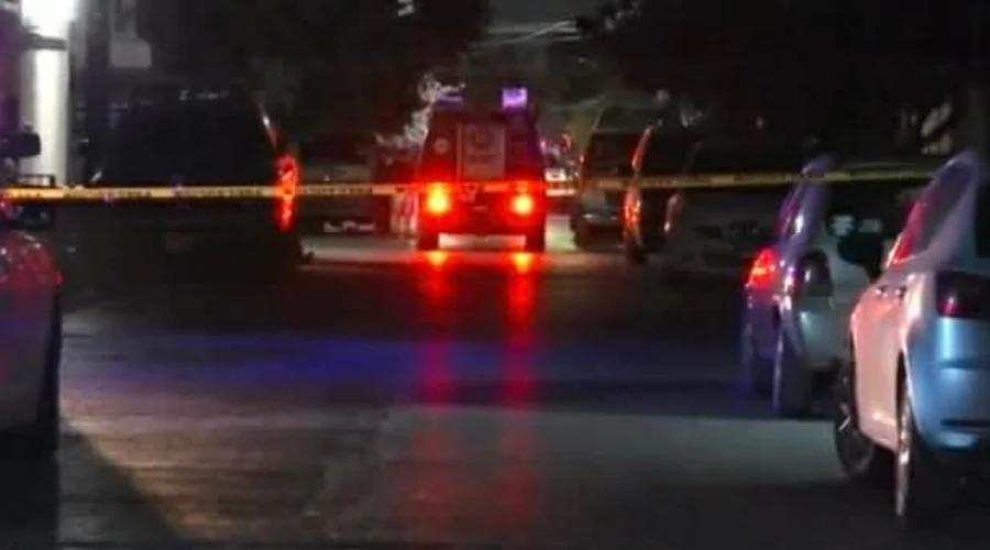 Un hombre resultó con diversas lesiones luego de ser agredido a balazos en plena vía pública, en la colonia Cañada Blanca, en el municipio de Guadalupe.