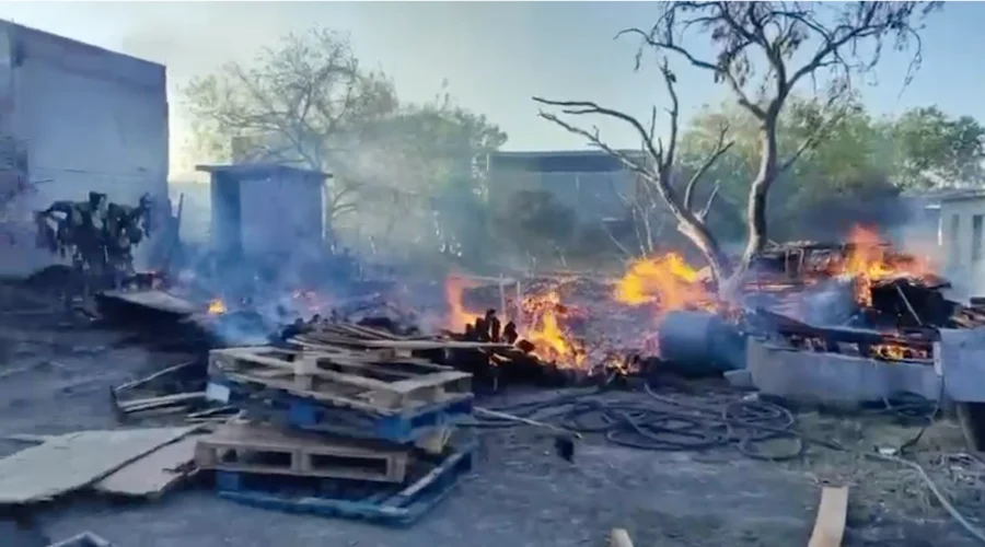 Un incendio registrado la mañana de este miércoles en un negocio de tarimas movilizó a los cuerpos de auxilio en el municipio de Emiliano Zapata, Nuevo León.