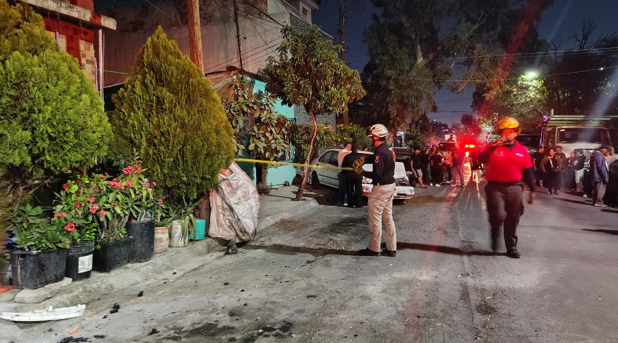 Un joven taquero perdió la vida la noche del jueves luego de que un camión tipo canastilla se quedara sin frenos y terminara impactando su puesto de tacos en la colonia Laderas del Mirador, al sur