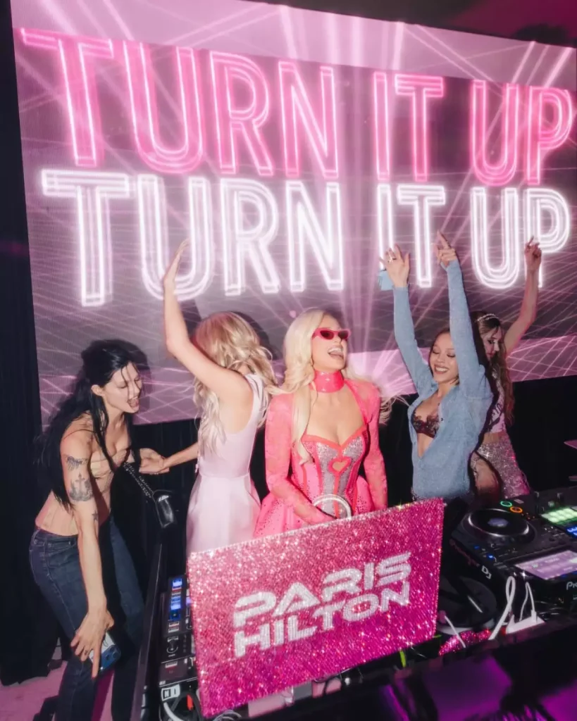 Danna celebra cumpleaños de Paris Hilton 2 cdn 3.expansion 2