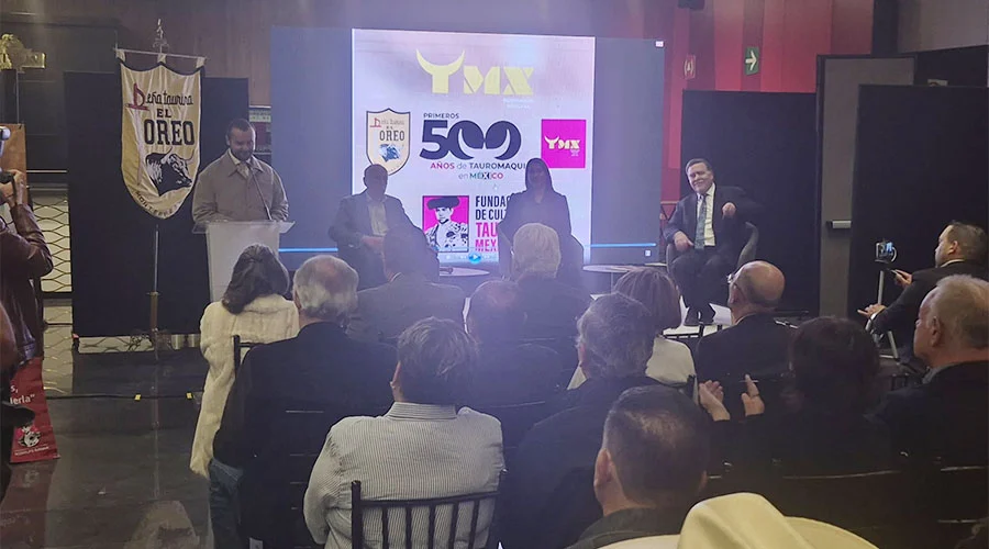 Presentan libro: 'México es Taurino' 1 libro 2bb