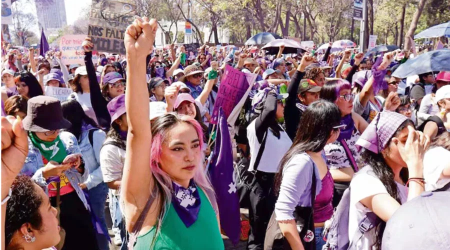 ¿Qué significan el morado, verde y negro en la marcha 8M? 1 marcha 2bbz