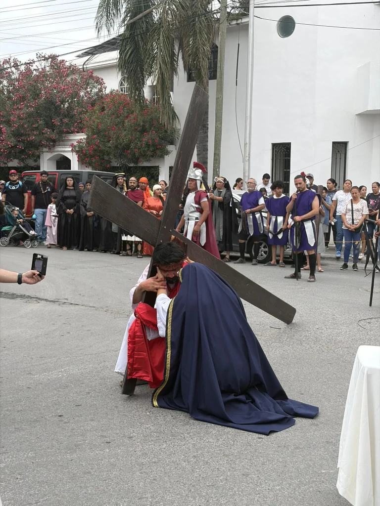 Realizan Viacrucis en Apodaca durante Viernes Santo 1 661019348 1362862792245879 5631904294072064759 n