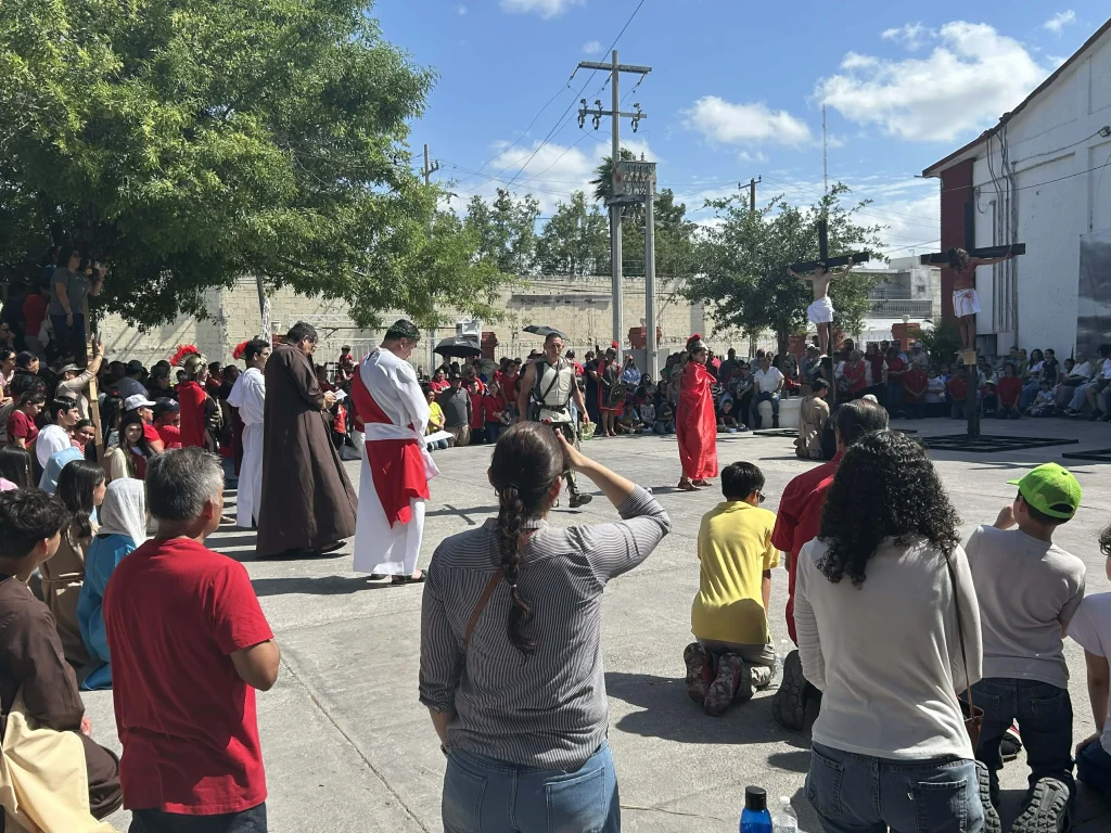 Cientos de fieles asisten a Viacrucis en Reynosa 2 662307928 1663007568229913 6938598919932894832 n