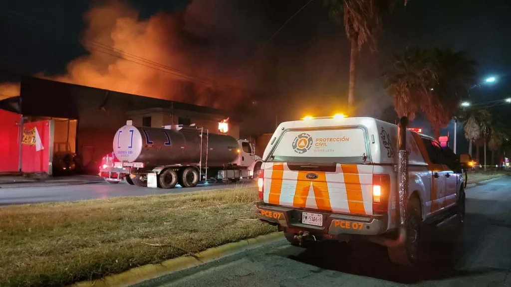 Moviliza incendio en empresa recicladora de Apodaca 1 663540805 1668824700982225 7723889901015127532 n