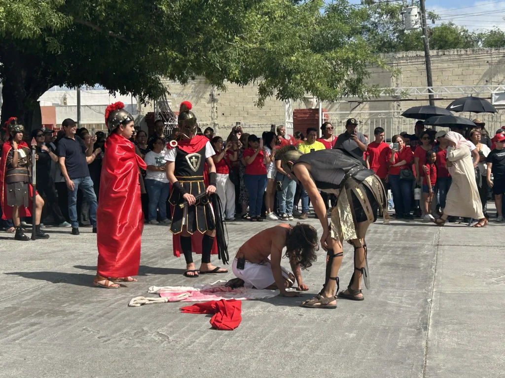 Cientos de fieles asisten a Viacrucis en Reynosa 3 664061625 1588908858864342 5464115563896546025 n