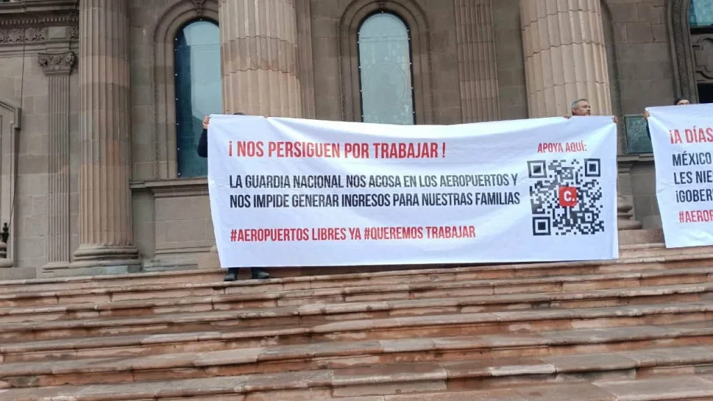 Conductores de plataformas exigen operar en Aeropuertos ante la cercanía del Mundial 1 669034046 1963175281259647 1664611605273828933 n