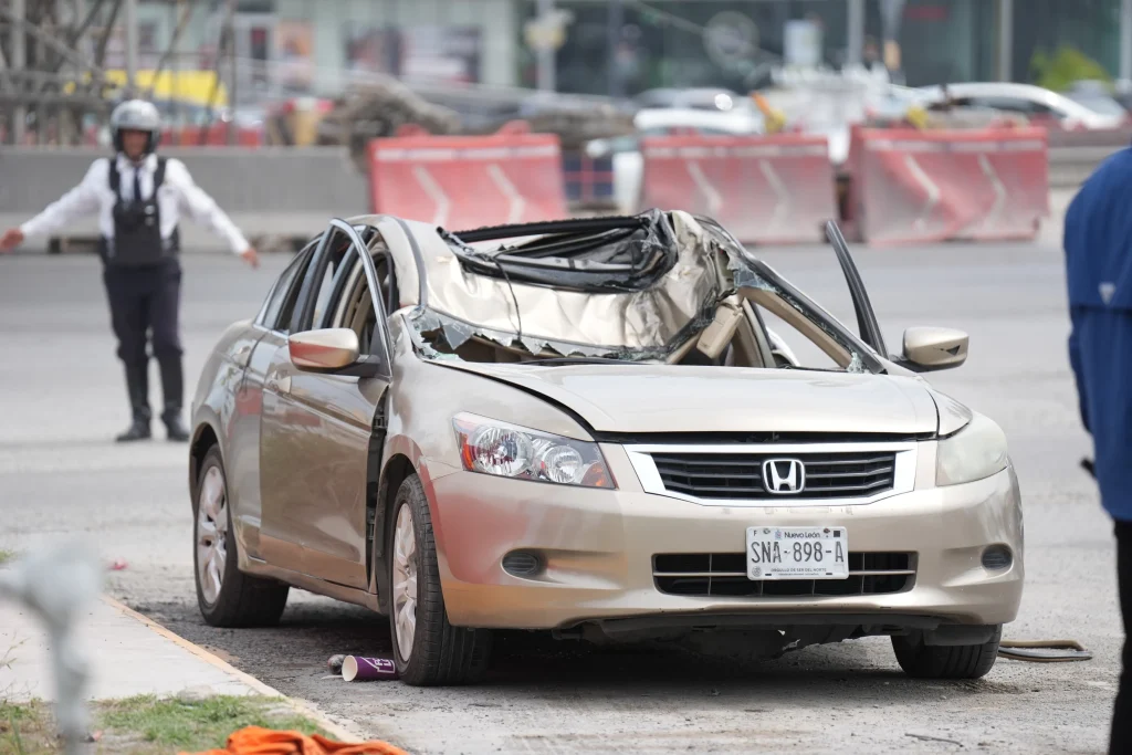 Así quedó el auto aplastado en la obras del monorriel 1 669998926 990172967010248 3688499606732700918 n