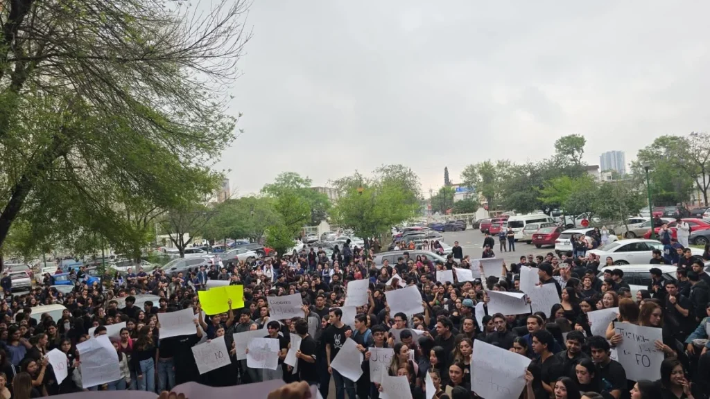 Protestan por anulación de elección en Odontología de la UANL 1 670338746 926700316836923 2893007833480790643 n
