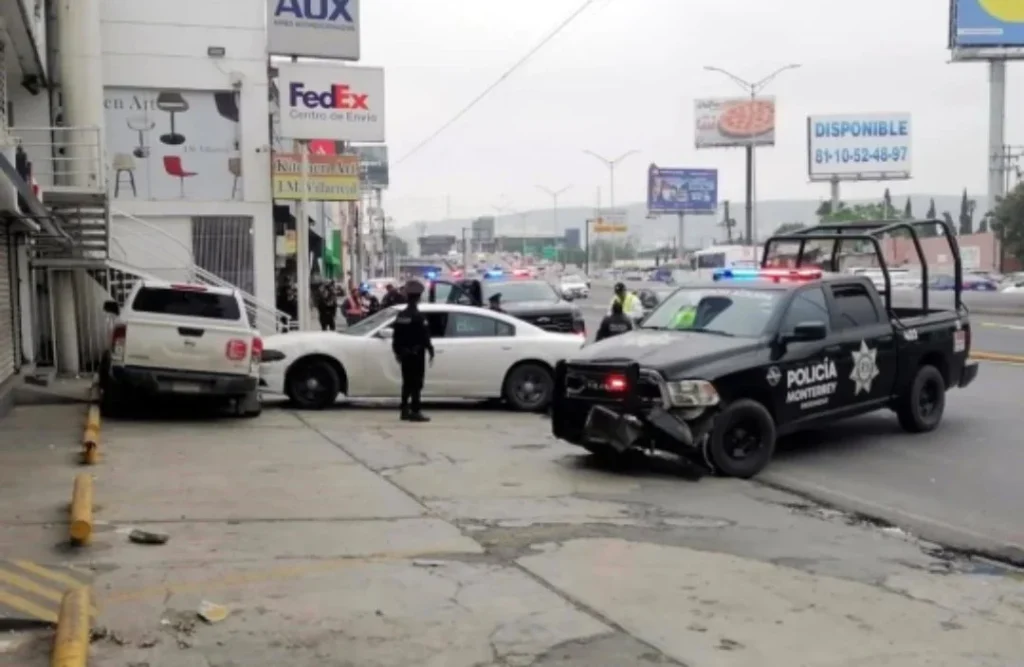 Persona sin hogar roba camioneta y desata persecución en Monterrey (VIDEO) 1 671597080 1598720258927510 6961757943199239572 n