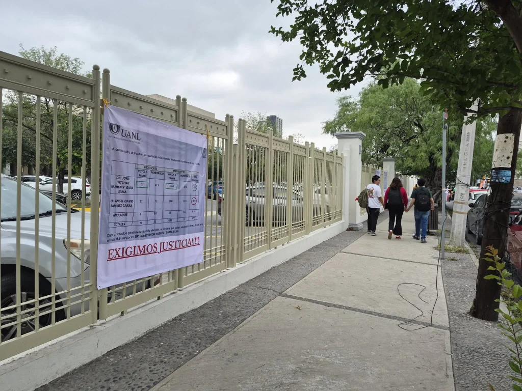 Protestan por anulación de elección en Odontología de la UANL 3 673055041 26753408120957206 3119426285526861438 n