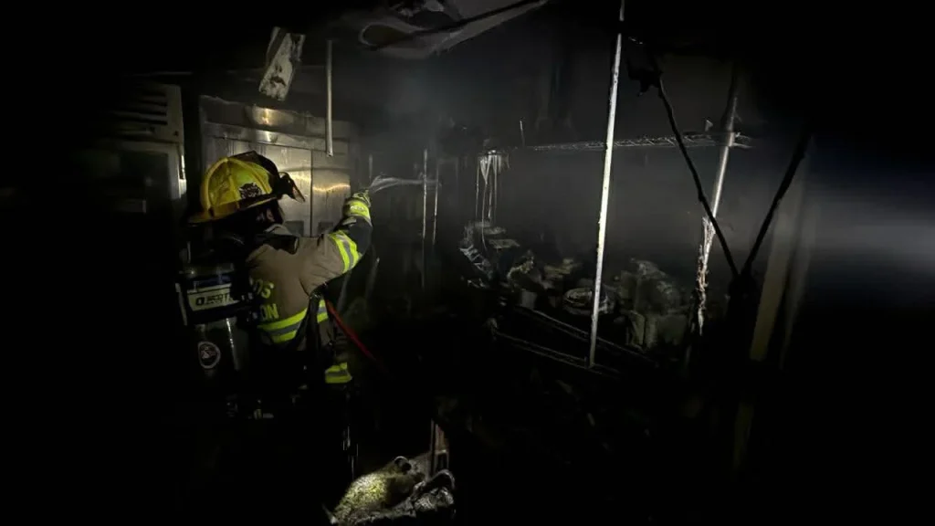 Reportan incendio en restaurante italiano en San Pedro 2 673402362 1576388323455568 6681219823124744898 n
