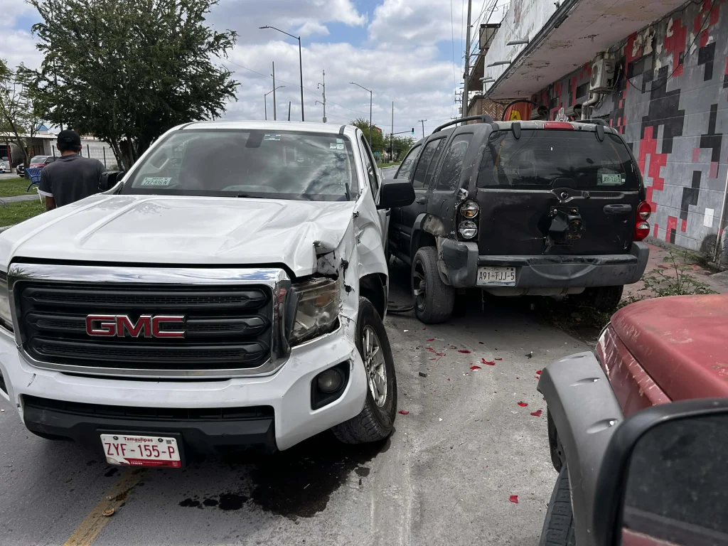 Caos vial por 'arrancones' en la Bermúdez: cinco vehículos involucrados en aparatoso choque 3 678243063 1631629097958111 8733400630978300957 n