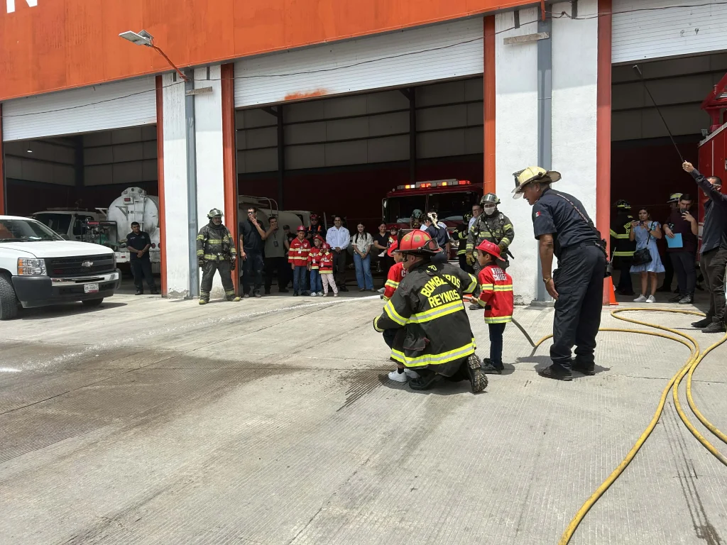 ¡Bomberos por un día! Celebran el Día del Niño en Protección Civil municipal 1 679551938 1320120416683367 4033280961037022969 n